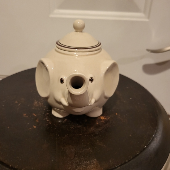 Fitz & Floyd Elephant Porcelain Teapot 1976 - Picture 2 of 8